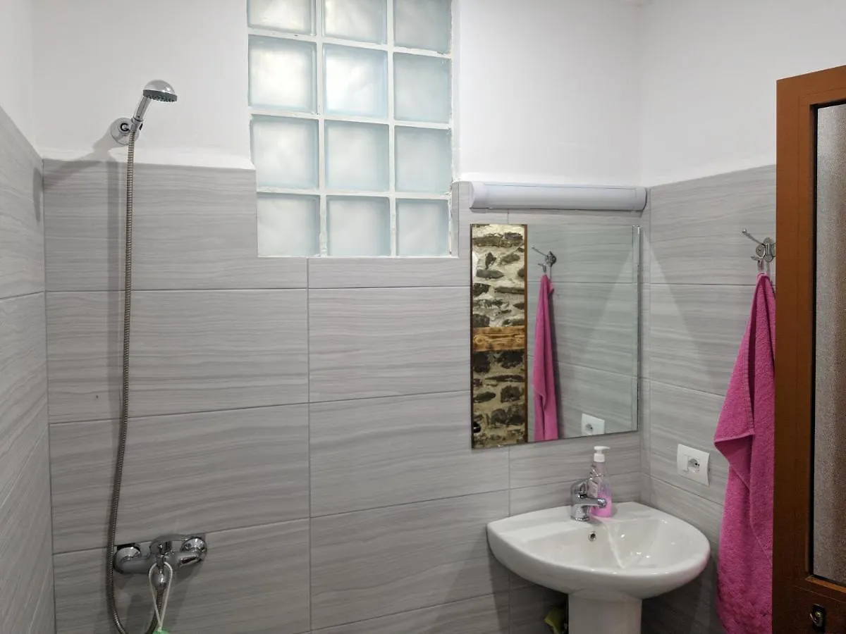 Guesthouse Alvi Permet 0*,